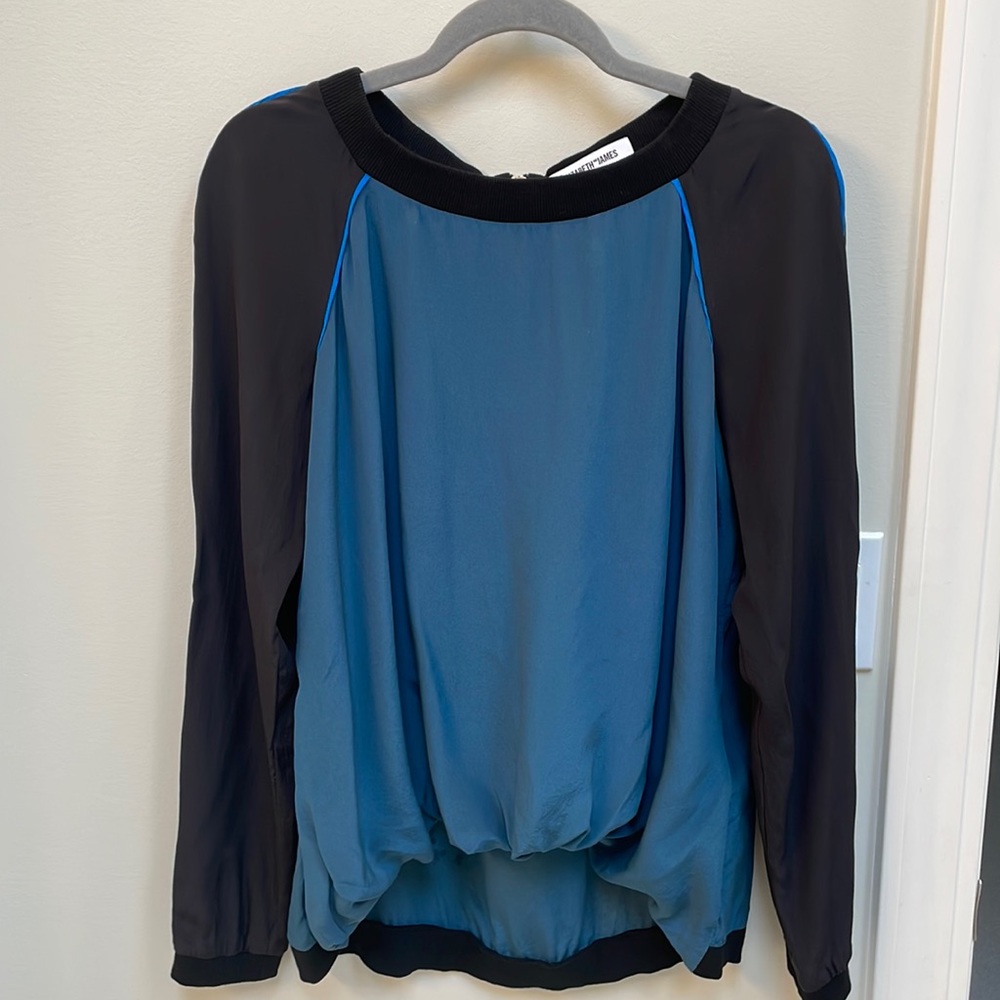 Elizabeth and James silk teal black color block top size M